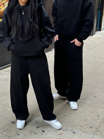 COMFY SWEATS - BLACK